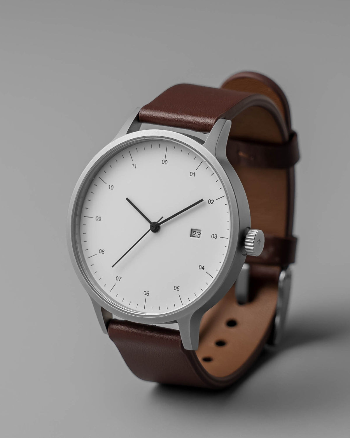B30 silver case, leather strap