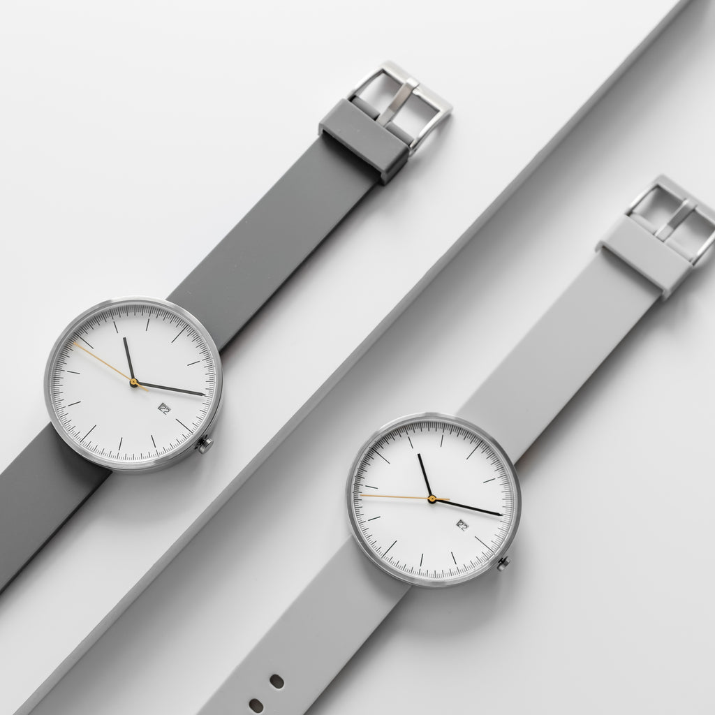 B202 Silver/White Calendar Watch On Rubber Strap, Gray - BIJOUONE